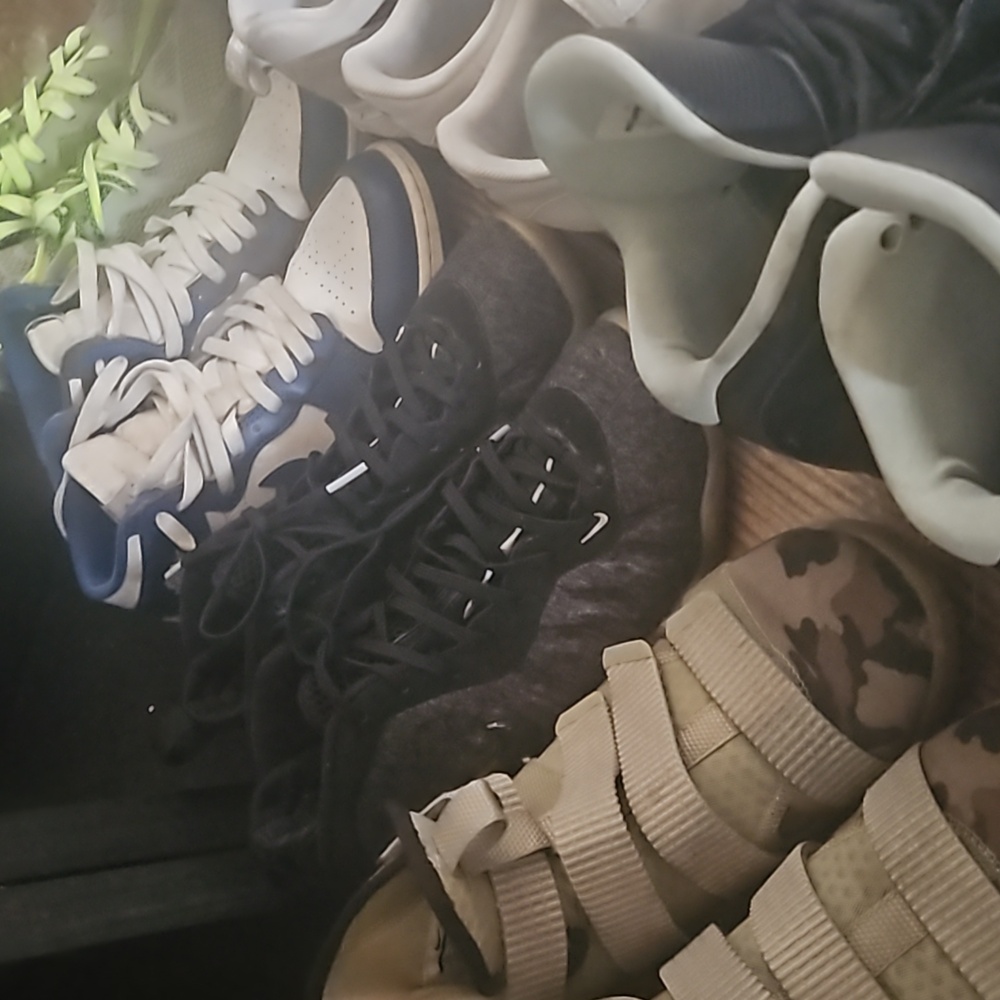 To the "shoe guy" thank you so much. Was gifted these for an unknown reason..